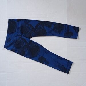 Size 4 Lululemon Wunder Under Cropped Leggings Black Dark Blue Floral